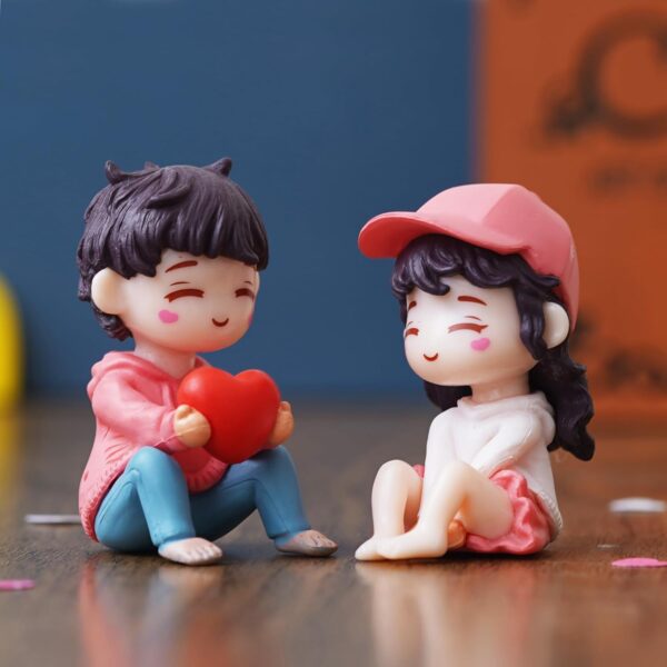 eCraftIndia Miniature Cute Romantic Couple Statue, Boy Giving Heart to Girl Decorative Showpiece - Valentine's Day Gifts for Girlfriend, Boyfriend, Husband, Wife (Polyresin, Multicolor) - Image 2