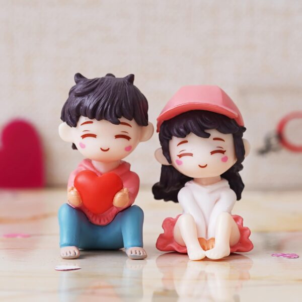 eCraftIndia Miniature Cute Romantic Couple Statue, Boy Giving Heart to Girl Decorative Showpiece - Valentine's Day Gifts for Girlfriend, Boyfriend, Husband, Wife (Polyresin, Multicolor) - Image 7