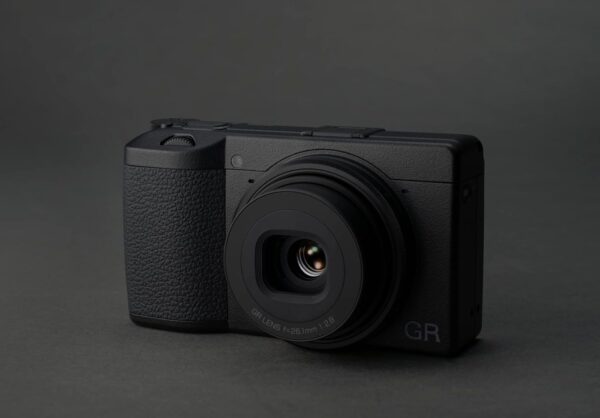 Ricoh GR IIIx, Black, Digital Compact Camera with 24MP APS-C Size CMOS Sensor, 40mmF2.8 GR Lens (in The 35mm Format) - Image 6