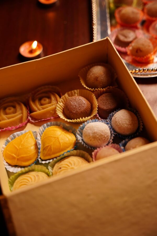 Misstevia Sugar Free Sweets Gift Box | 250gm Sugar Free Sweets and Sugar Free Mouth Freshener| Stevia Sweetened Kaju burfi Badam Malai Peda Kesar Malai Peda Kaju Almond Laddu Mango Malai Sandesh Dryfruit Coconut Laddu 250gm Sweets | Green Mango Goli 110g | Sweet Saunf 50g |Gift Hamper for any occasion - Image 6
